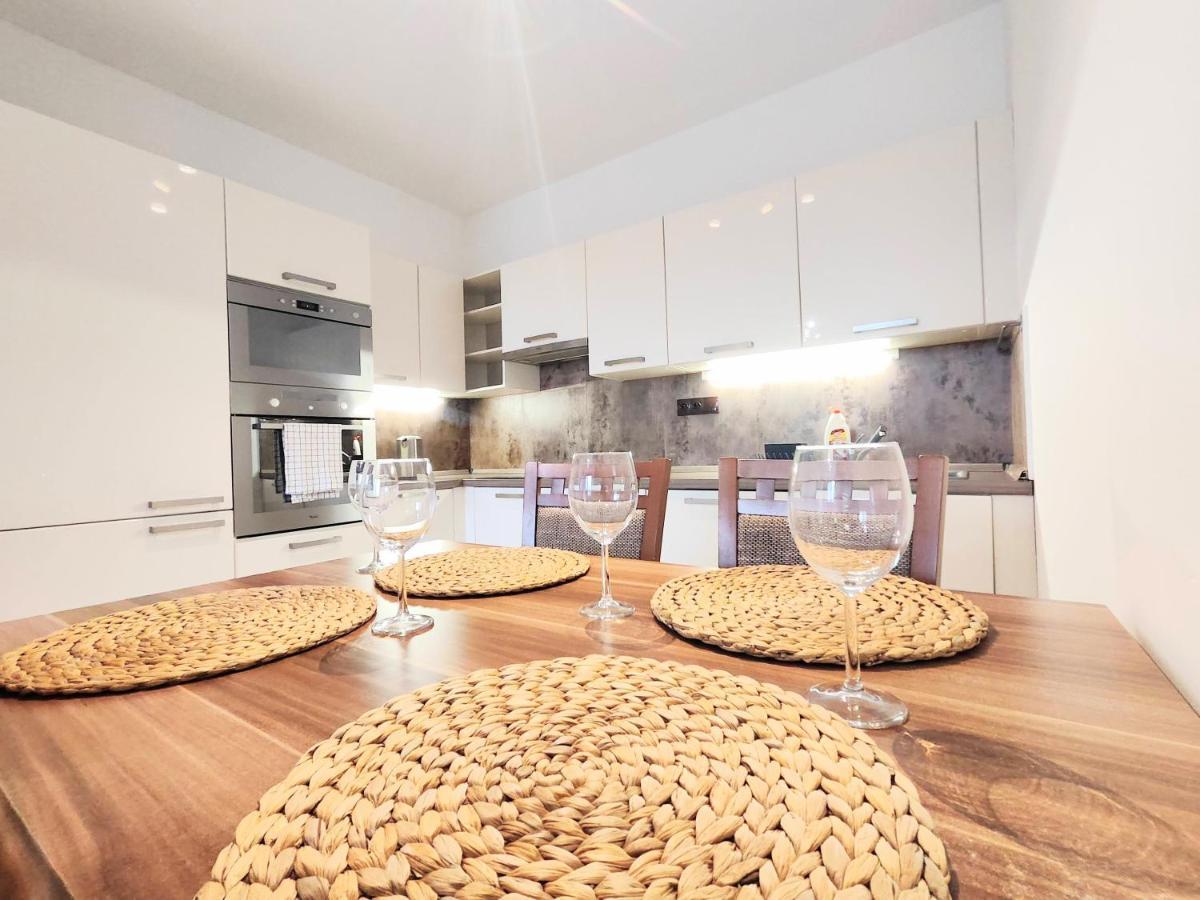Mills - Free Parking - Balcony With City View - Close To Nivy Mall Bratislava Buitenkant foto