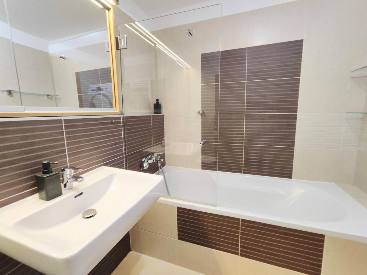 Mills - Free Parking - Balcony With City View - Close To Nivy Mall Bratislava Buitenkant foto